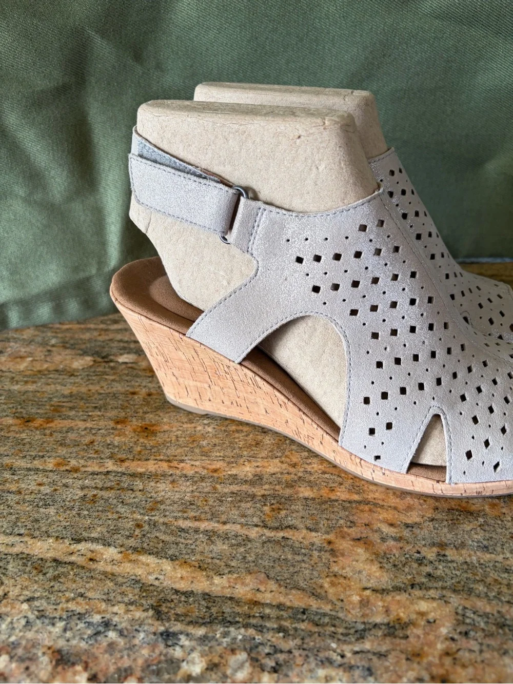 Rockport Women's Beige Suede Perforated Wedge Sandals Size 9.5